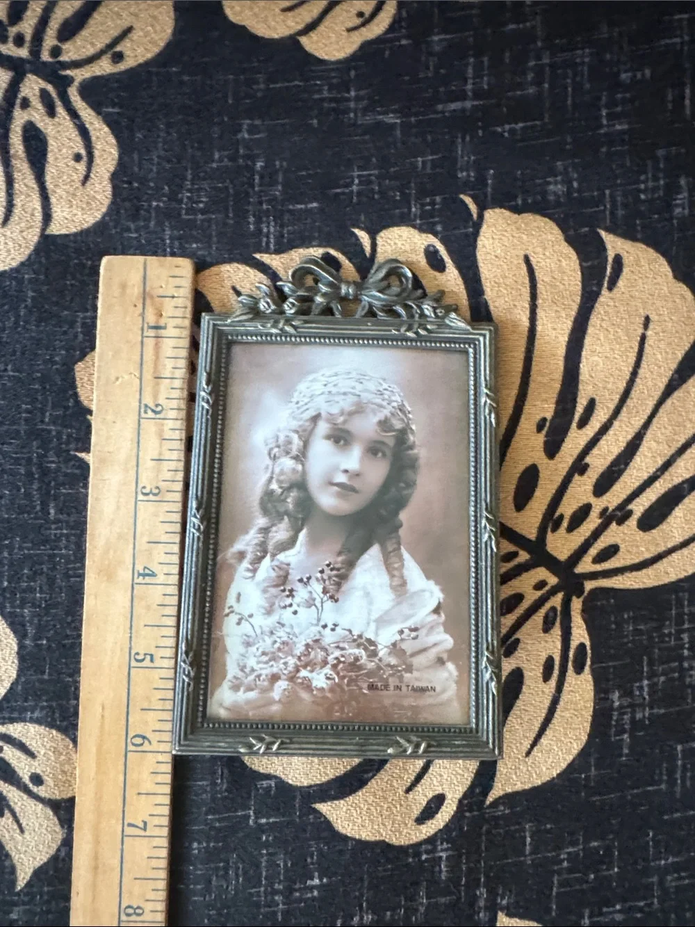 Vintage Small Picture Frame Ornate Scroll Rectangle Sliver Romantic 4x3